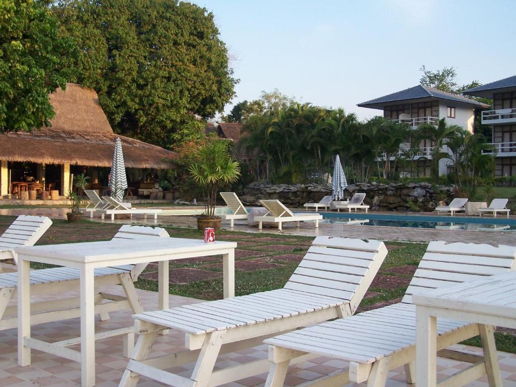 Camelia Resort Kanchanaburi Buitenkant foto